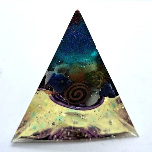 Orgonite 3 Sided pyramid energy 2" tall - Picture 2 of 3